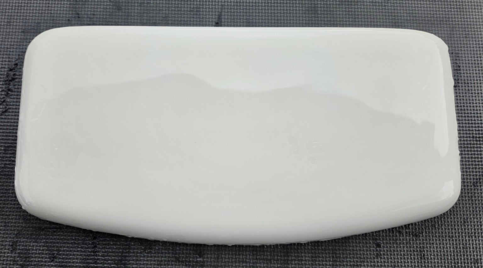Crane Universal Rundle 4471 4474 white toilet tank lid, top view