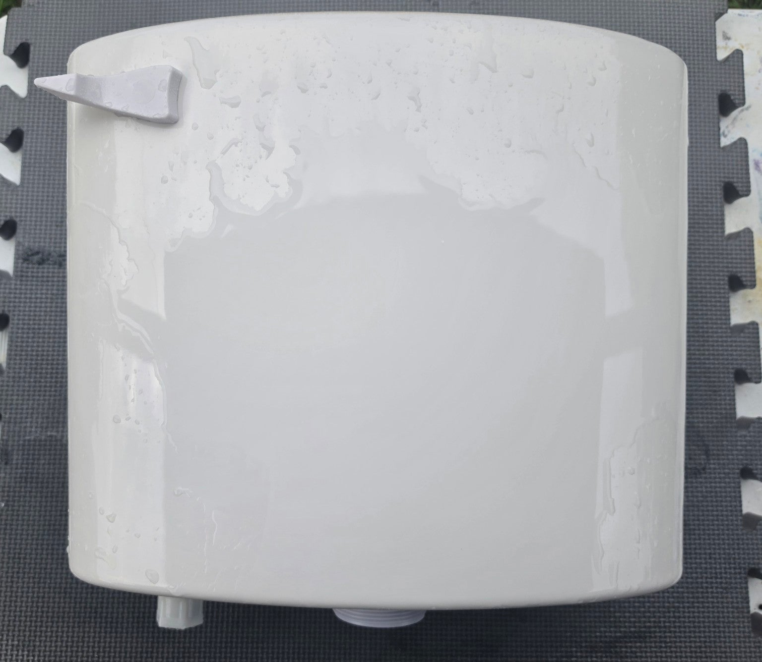 Sasa 412 white toilet tank front with left-hand trip lever